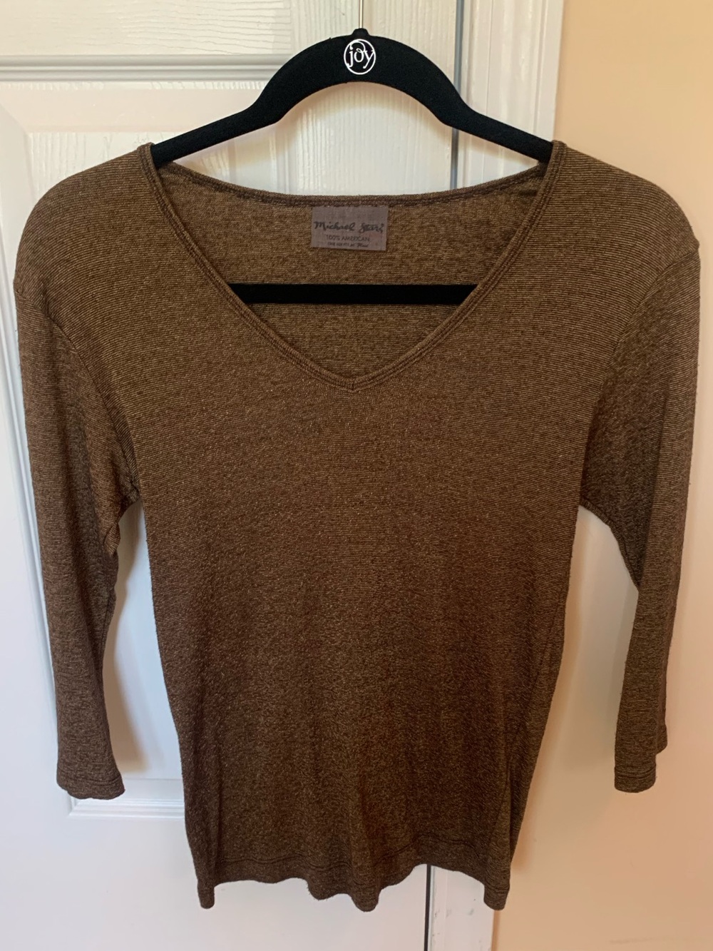 Michael Stars Brown V-Neck Quarter Sleeve Too. One size fits most.